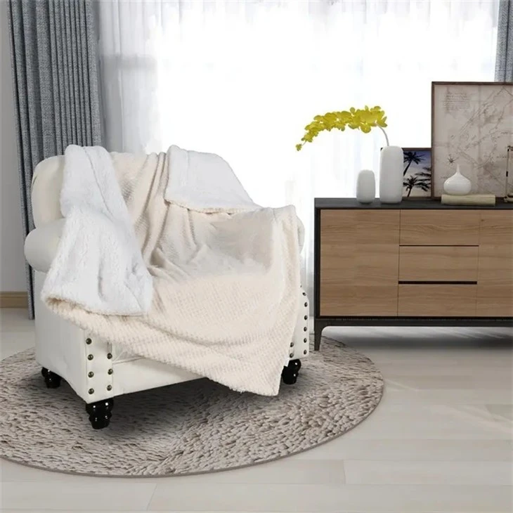 white sherpa blanket