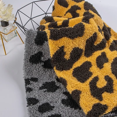 Tela sherpa con estampado de leopardo