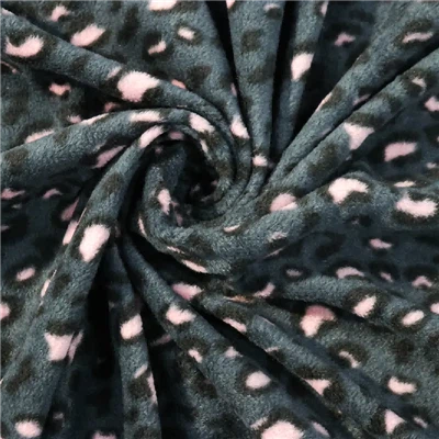 Tela de canalé polar con estampado de leopardo