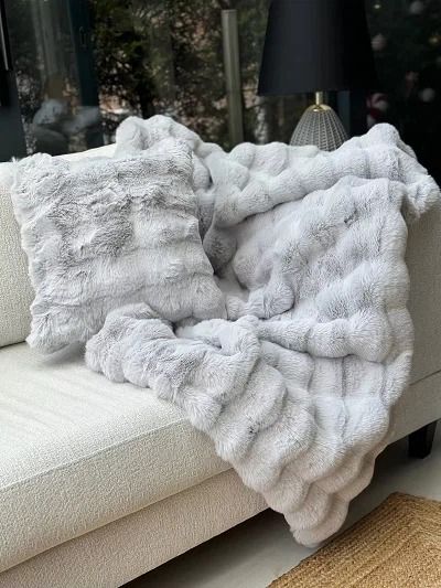 Rabbit Hair Toss Bubble Blanket