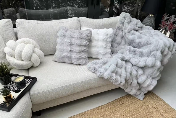 Rabbit Hair Toss Bubble Blanket