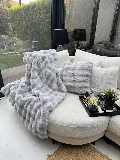 Rabbit Hair Toss Bubble Blanket